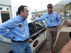 Juan Monzón y José Luís Sosa con su BMW 2002