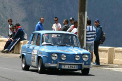 Juan Farizo en su Renault 8