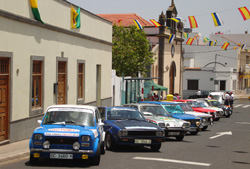 Exhibición de vehículos clásicos y de competición en Santidad